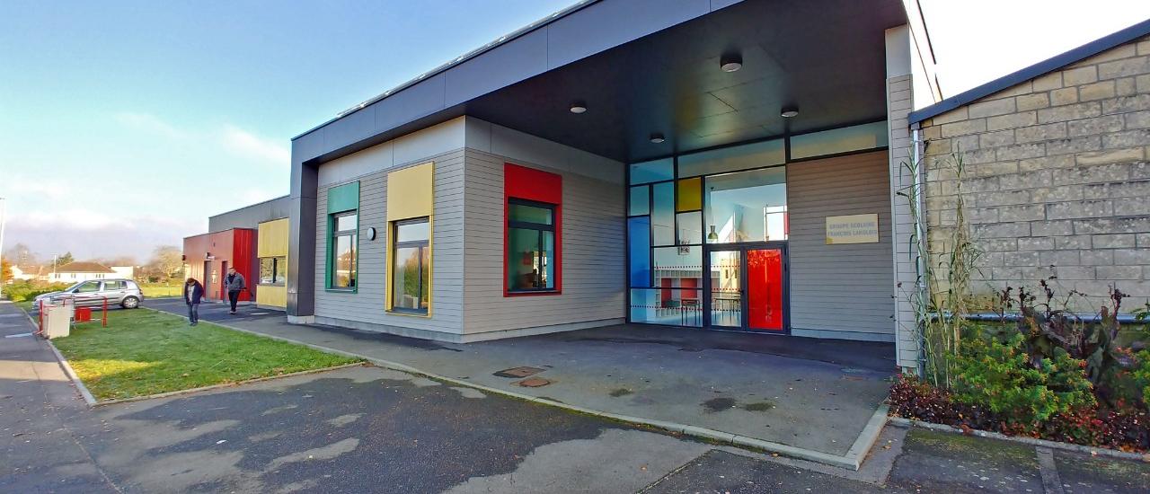 Restaurant haut en couleur pour le groupe scolaire d'Epron (14)