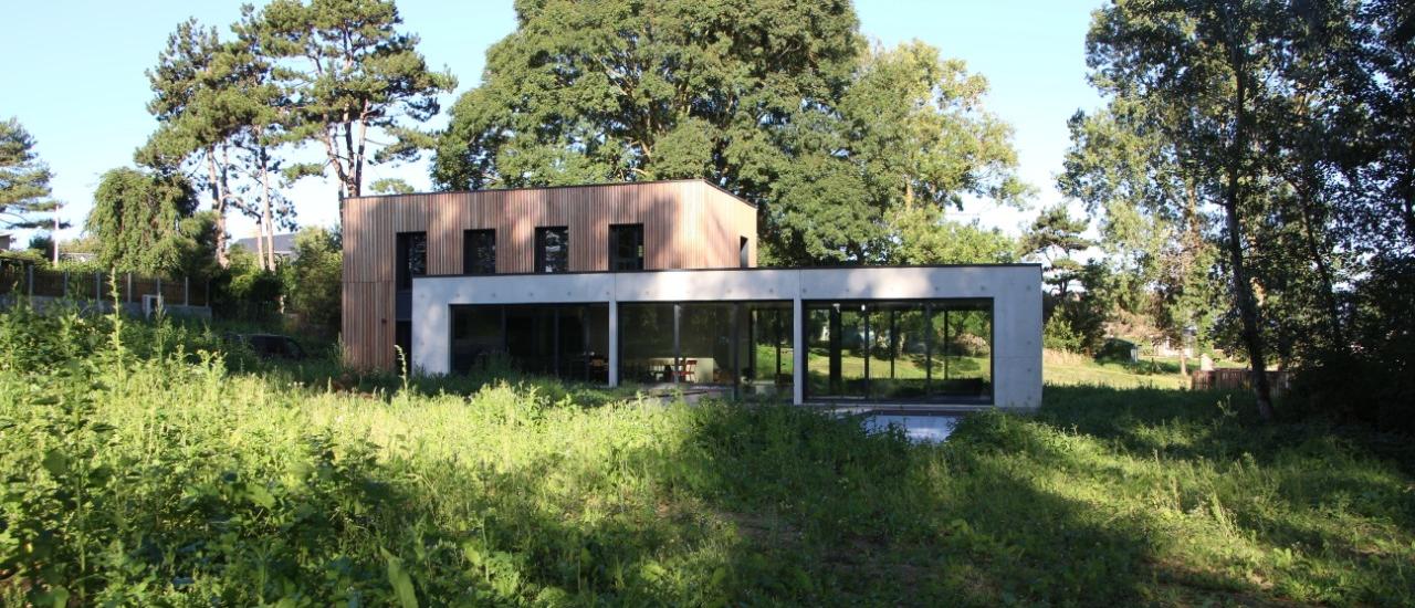 Villa contemporaine dans un écrin de verdure à Saint-Aubin-sur-Mer (76)