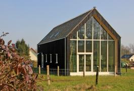 Bureaux passifs  en bardage bois brulé au cœur du Pays de Caux (76)