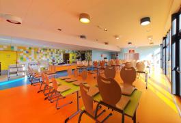 Restaurant haut en couleur pour le groupe scolaire d'Epron (14)