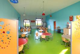 Restaurant haut en couleur pour le groupe scolaire d'Epron (14)