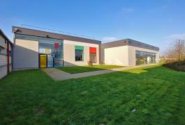 Restaurant haut en couleur pour le groupe scolaire d'Epron (14)