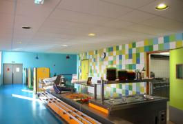 Restaurant haut en couleur pour le groupe scolaire d'Epron (14)