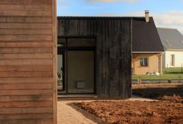 Volumes épurés pour maison ossature bois BBC à Flamanville (76)