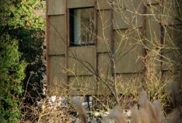 Ecrin d'écailles de bois en bord de rivière à Notre Dame de Gravenchon (76)