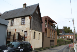 Maison contemporaine inversée pour vue par dessus les toits (76)