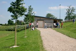 Aires sportives et vestiaires du club de football à Mesnières-en-Bray (76)