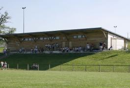 Aires sportives et vestiaires du club de football à Mesnières-en-Bray (76)