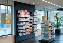 Pharmacie contemporaine, tout de bois vêtue, à Bacqueville-en-Caux (76)