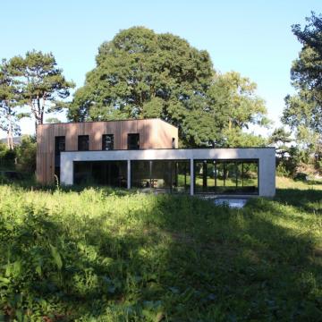 Villa contemporaine dans un écrin de verdure à Saint-Aubin-sur-Mer (76)