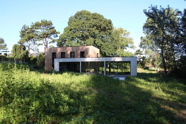 Villa contemporaine dans un écrin de verdure à Saint-Aubin-sur-Mer (76)