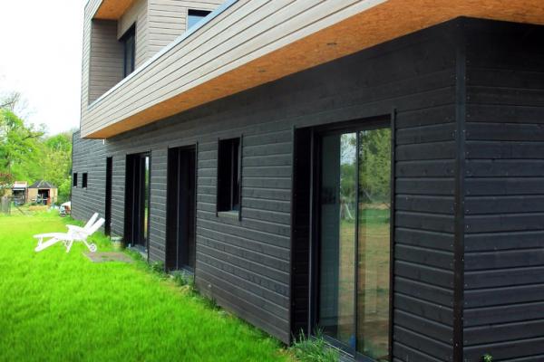 Maison ossature bois et bardage peint à Le Torp-Mesnil (76)