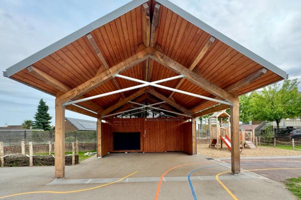 Renaturation d'une cour d'école & construction d'un préau à Roncherolles-sur-le-Vivier(76)