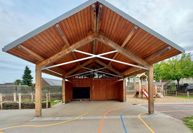 Renaturation d'une cour d'école & construction d'un préau à Roncherolles-sur-le-Vivier(76)