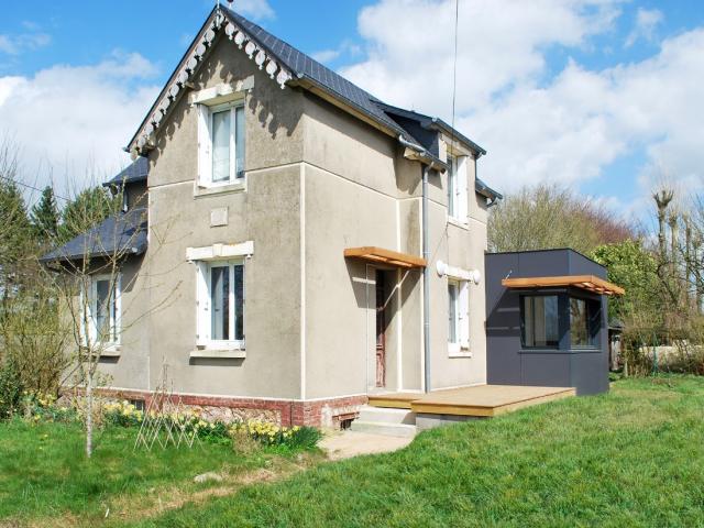 Agrandissement contemporain pour une maison après-guerre à Motteville (76)