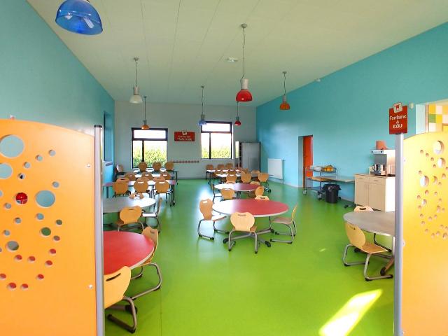 Restaurant haut en couleur pour le groupe scolaire d'Epron (14)