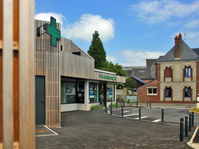 Pharmacie contemporaine, tout de bois vêtue, à Bacqueville-en-Caux (76)