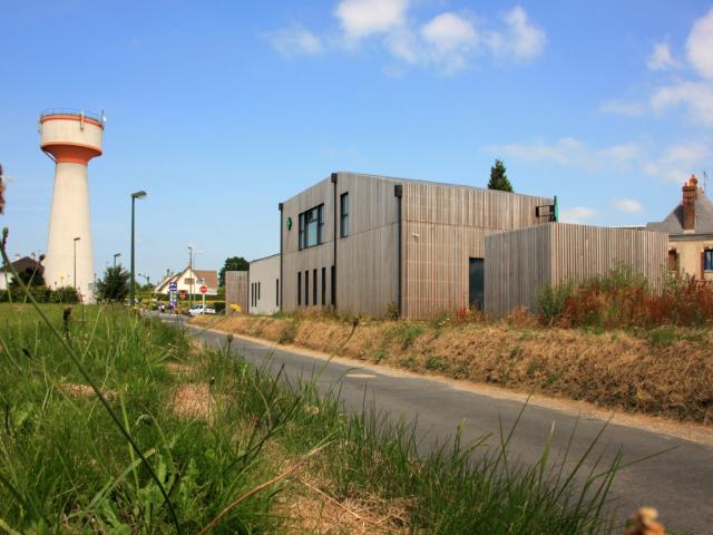 Pharmacie contemporaine, tout de bois vêtue, à Bacqueville-en-Caux (76)