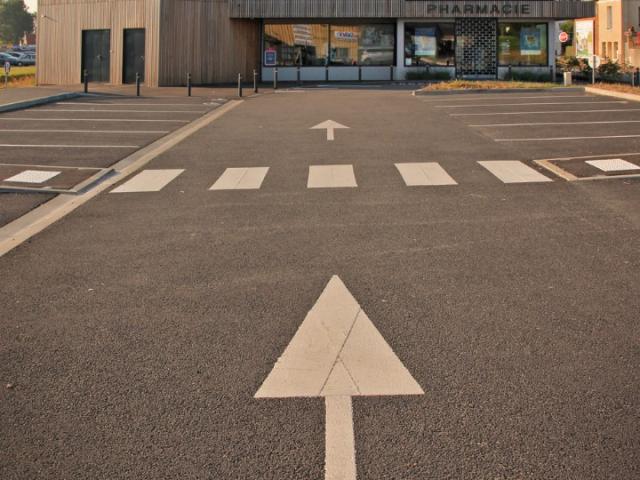 Pharmacie contemporaine, tout de bois vêtue, à Bacqueville-en-Caux (76)