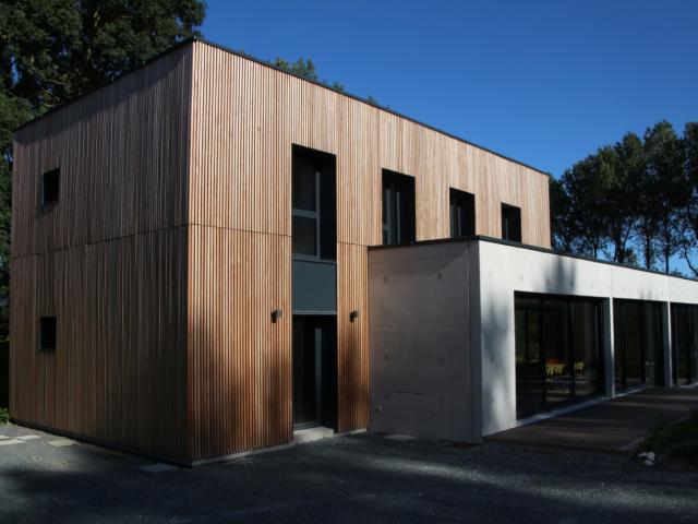 Villa contemporaine dans un écrin de verdure à Saint-Aubin-sur-Mer (76)