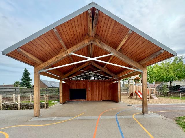 Renaturation d'une cour d'école & construction d'un préau à Roncherolles-sur-le-Vivier(76)