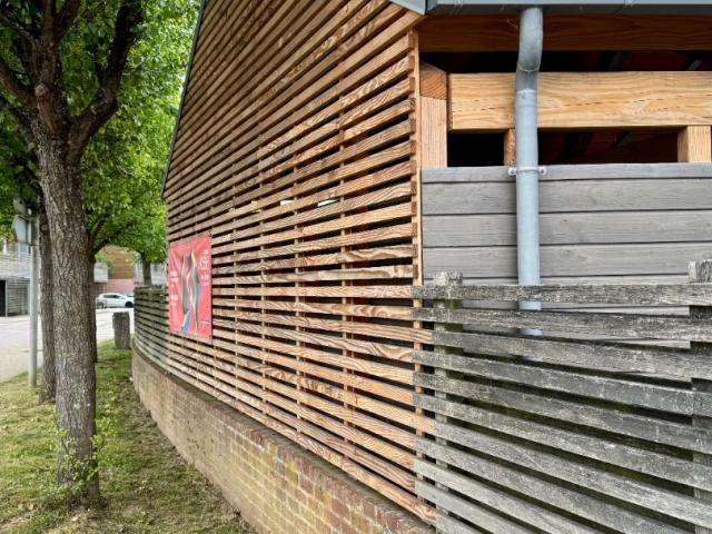 Renaturation d'une cour d'école & construction d'un préau à Roncherolles-sur-le-Vivier(76)