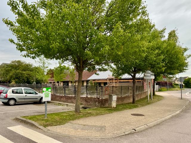 Renaturation d'une cour d'école & construction d'un préau à Roncherolles-sur-le-Vivier(76)