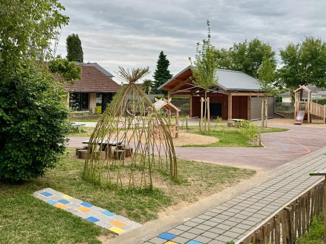 Renaturation d'une cour d'école & construction d'un préau à Roncherolles-sur-le-Vivier(76)