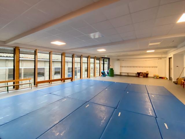 Salle de motricité pour le groupe scolaire de Portbail-sur-Mer (50)