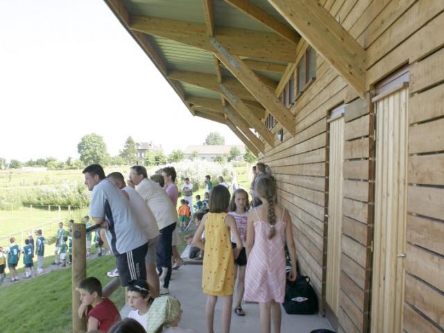 Aires sportives et vestiaires du club de football à Mesnières-en-Bray (76)