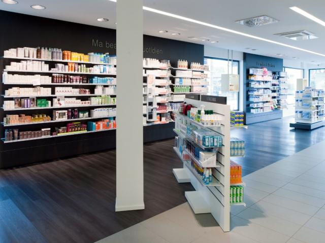 Pharmacie contemporaine, tout de bois vêtue, à Bacqueville-en-Caux (76)